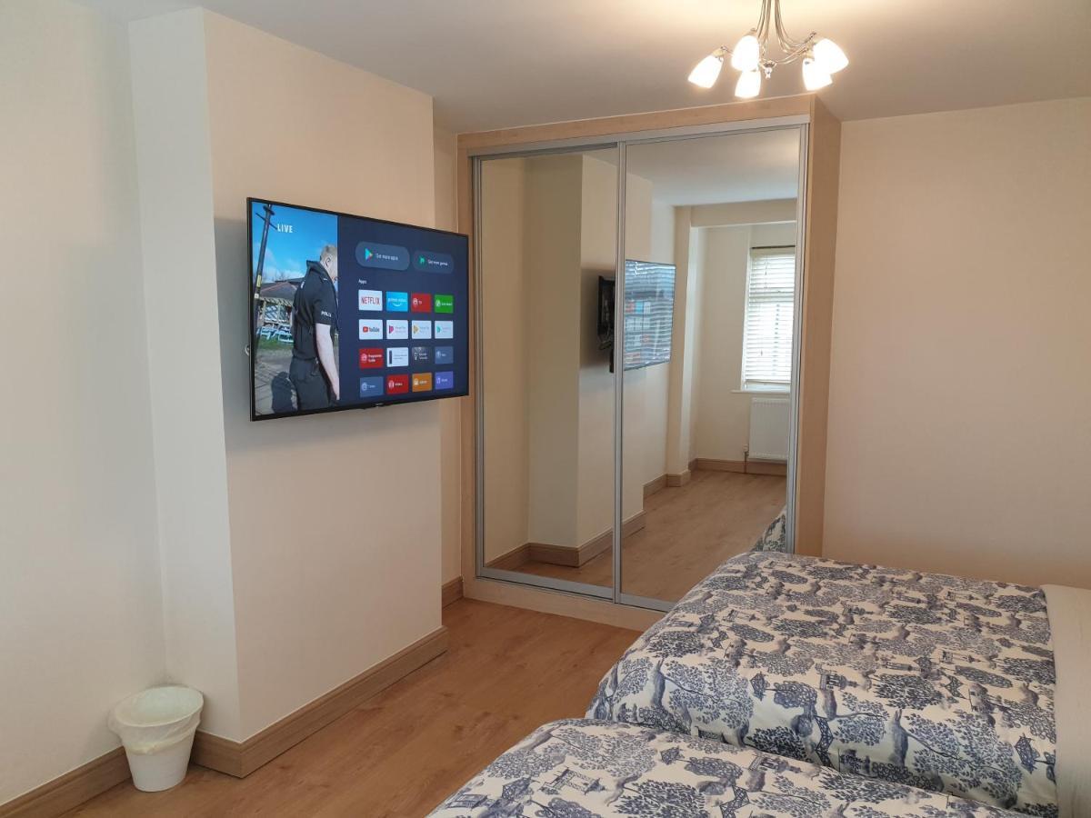 London Luxury 3 Bedroom Flat 1Min Walk From Underground, With Free Parking Sleeps X10 Екстер'єр фото